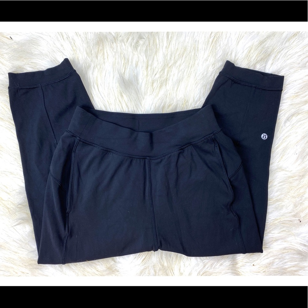 Lululemon Rejuvenate Crop18” black size 4